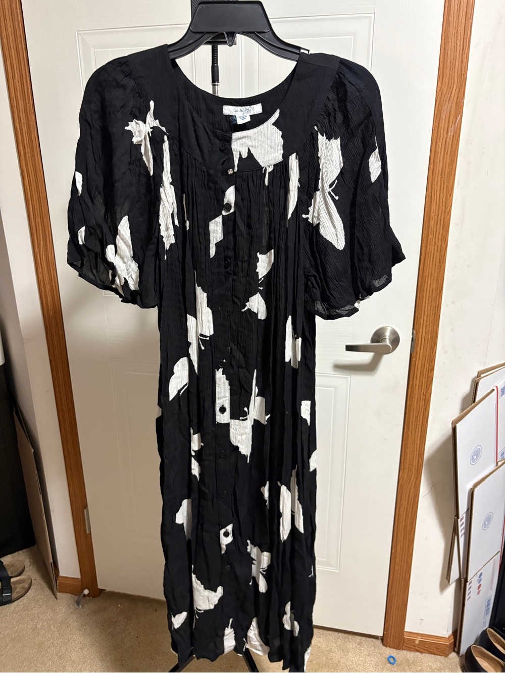 Black & White Abstract Print Maxi Dress - Women